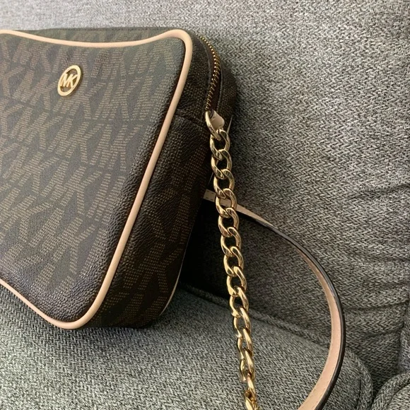 Michael Kors bag - Picture 7 of 9